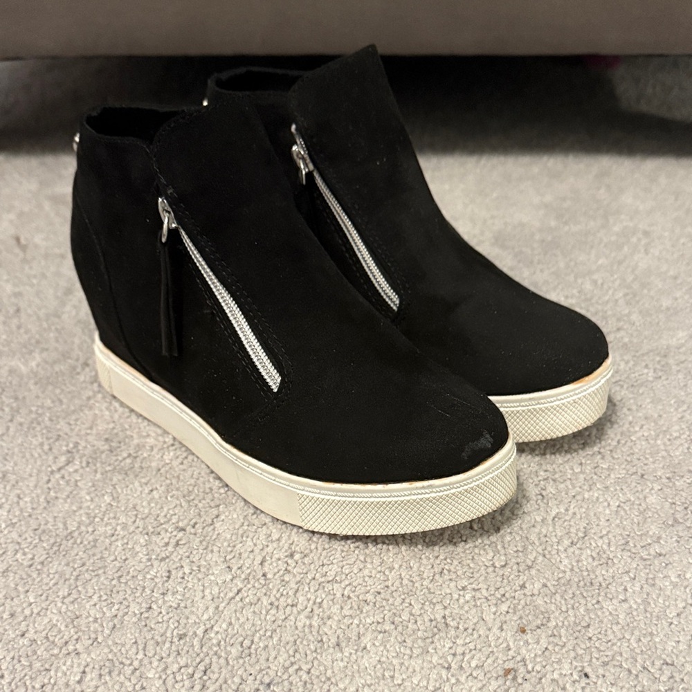 Steve Madden Girls Caliber Black Wedge Sneakers with White Sole Size 5